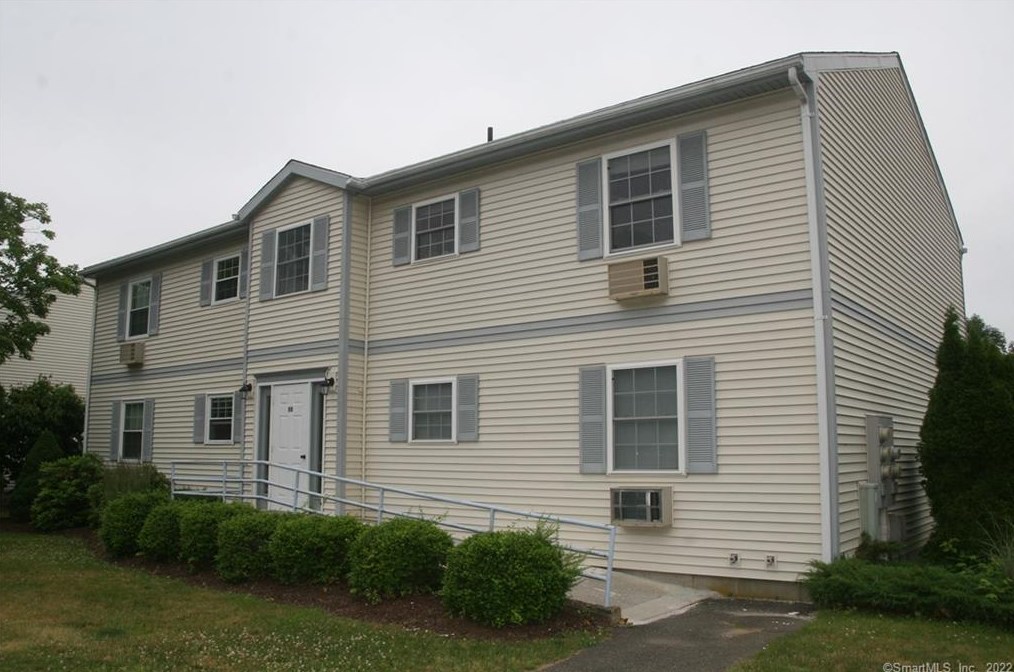 50 Crystal Ln, Storrs Mansfield, CT 06268