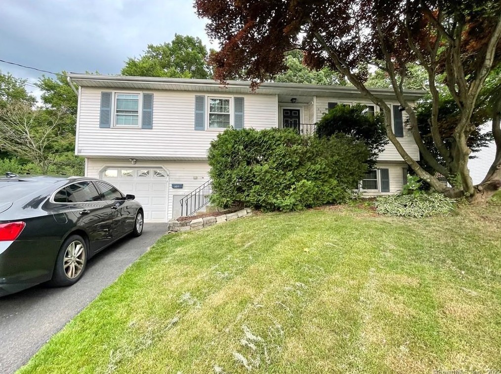 327 Windy Dr, Waterbury, CT 06705