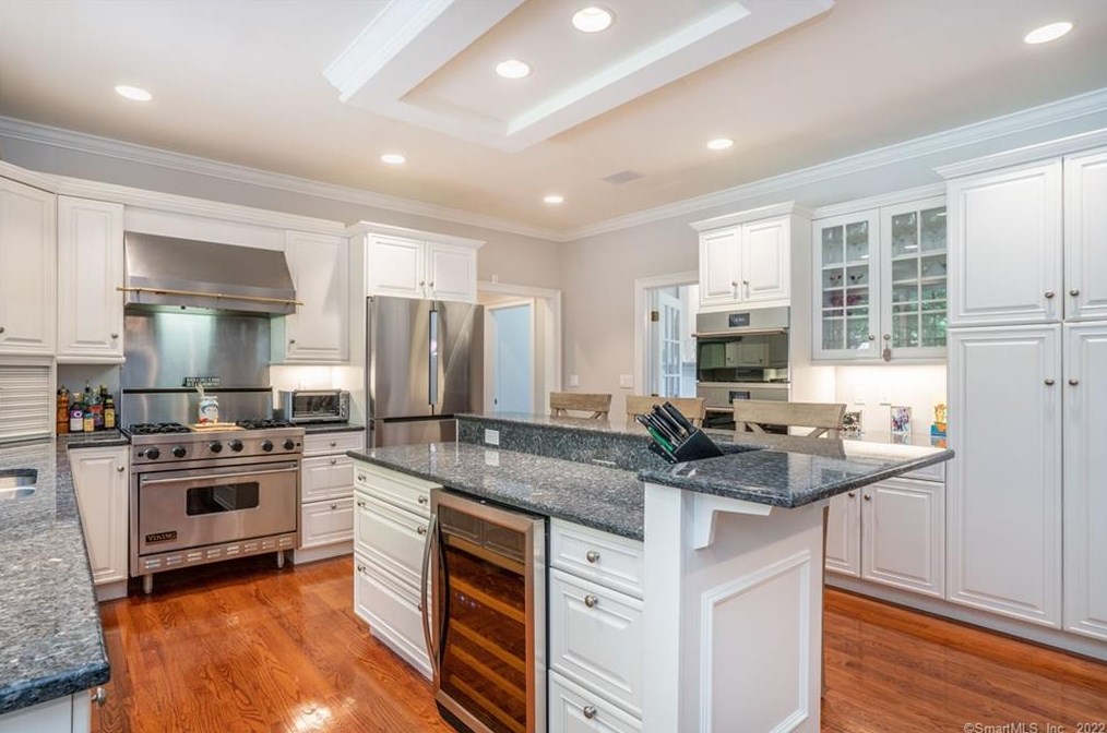 41 Brian Ln, Avon CT 06001-3530 exterior