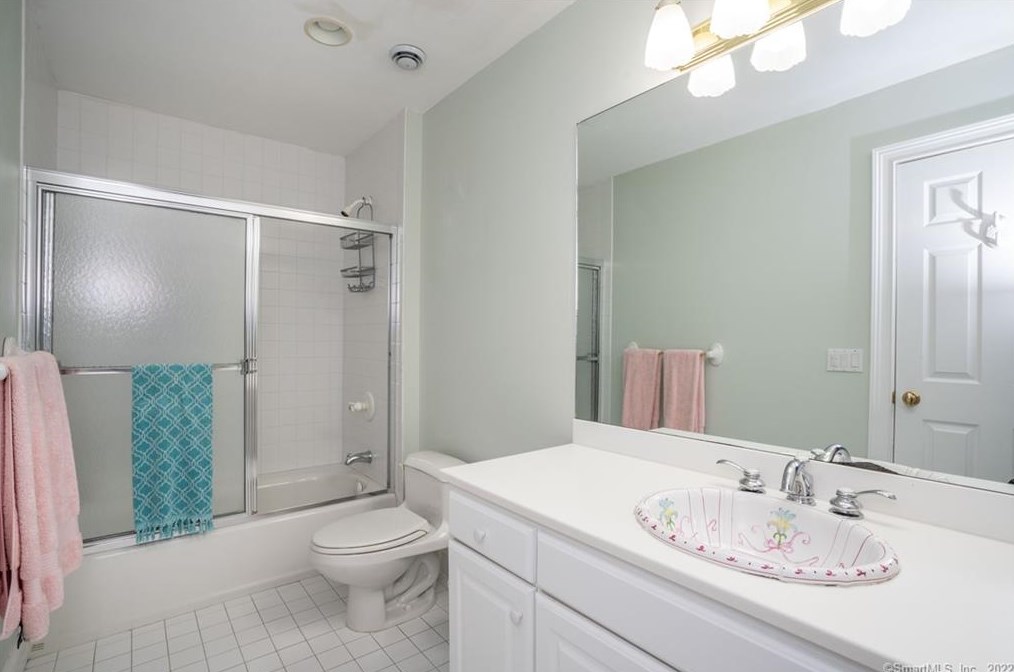 41 Brian Ln, Avon CT 06001-3530 exterior