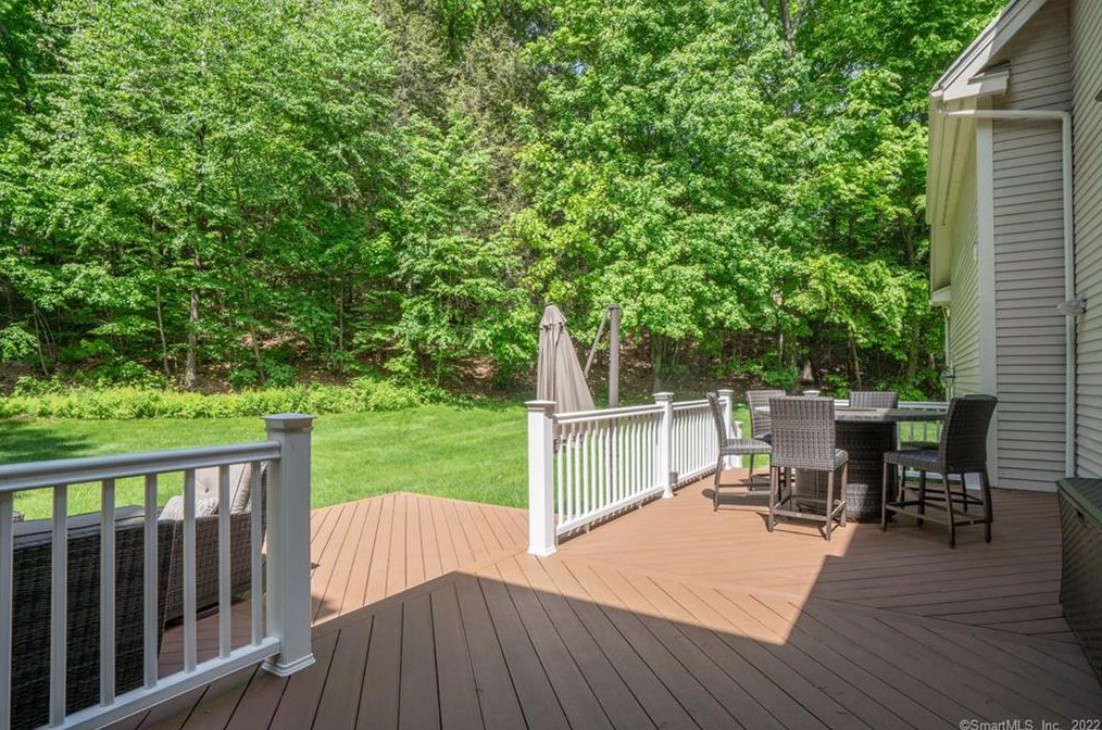 41 Brian Ln, Avon CT 06001-3530 exterior