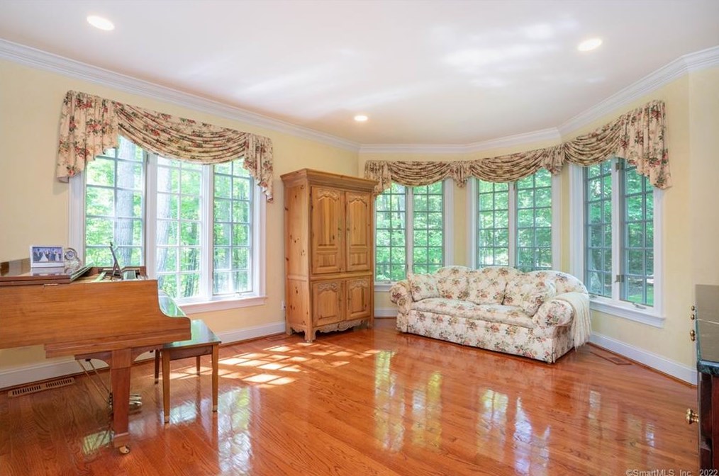 41 Brian Ln, Avon CT 06001-3530 exterior