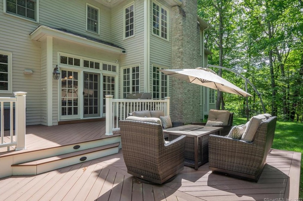 41 Brian Ln, Avon CT 06001-3530 exterior