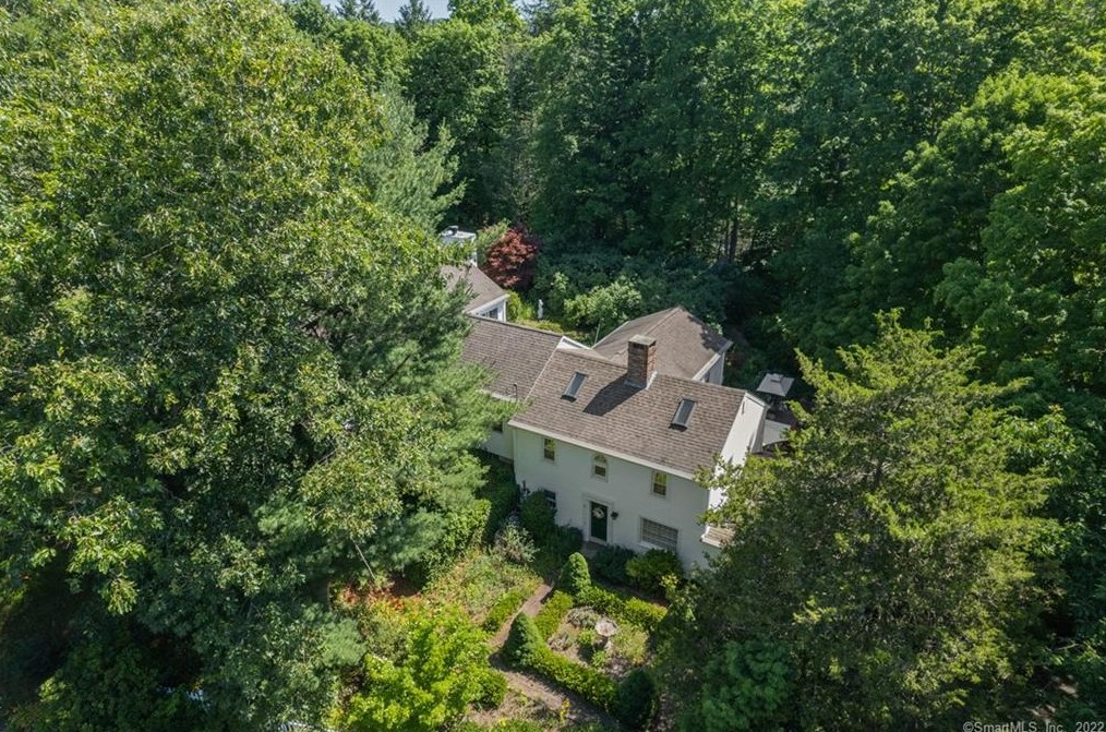 12 Young St, East Hampton, CT 06424