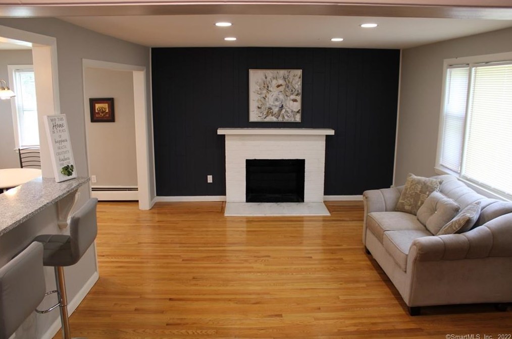 1 Old Flintlock Rd, Bloomfield, CT 06002
