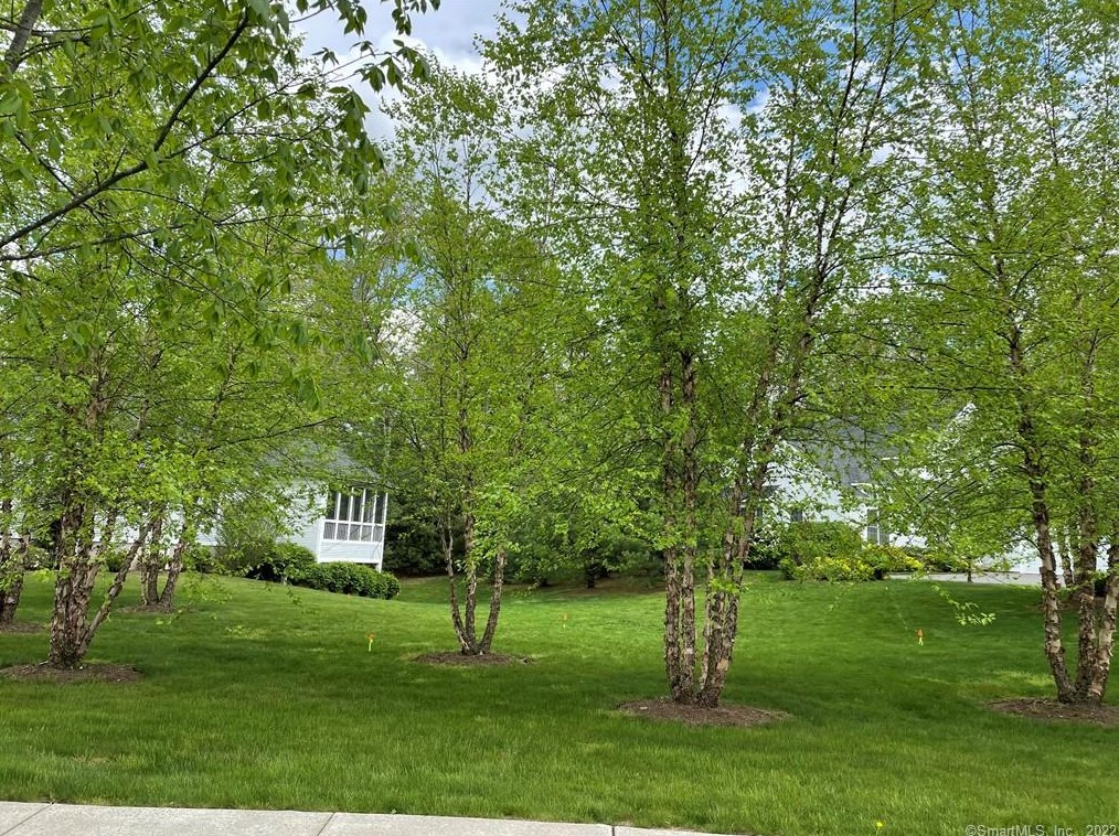 2 Bantry Rd, Simsbury CT  06070-3192 exterior