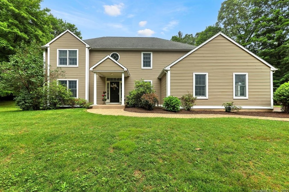 786 Mountain Rd, Cheshire, CT 06410
