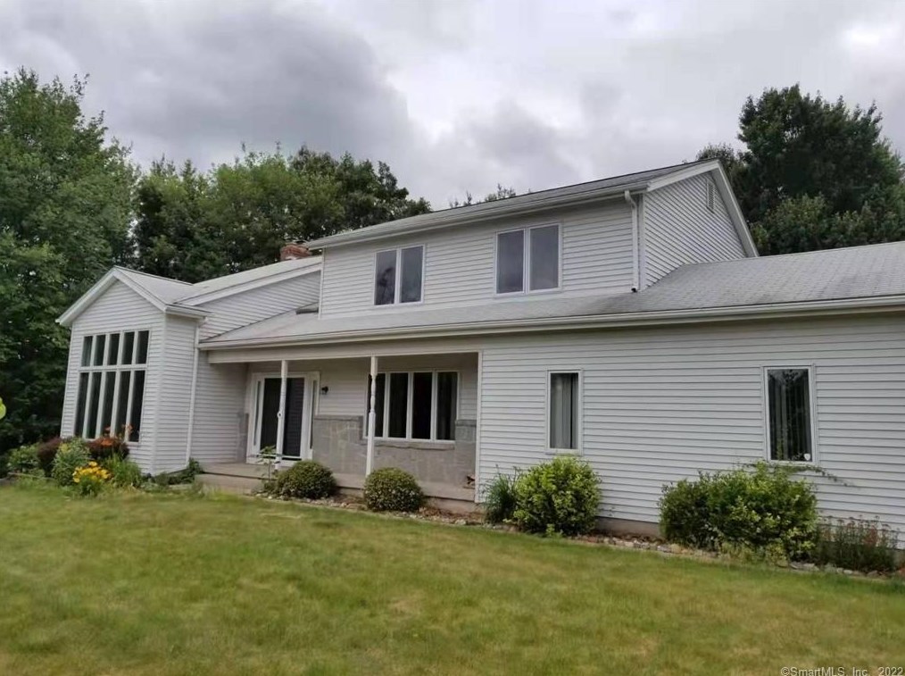 8 Tuttle Cir, Wapping, CT 06074