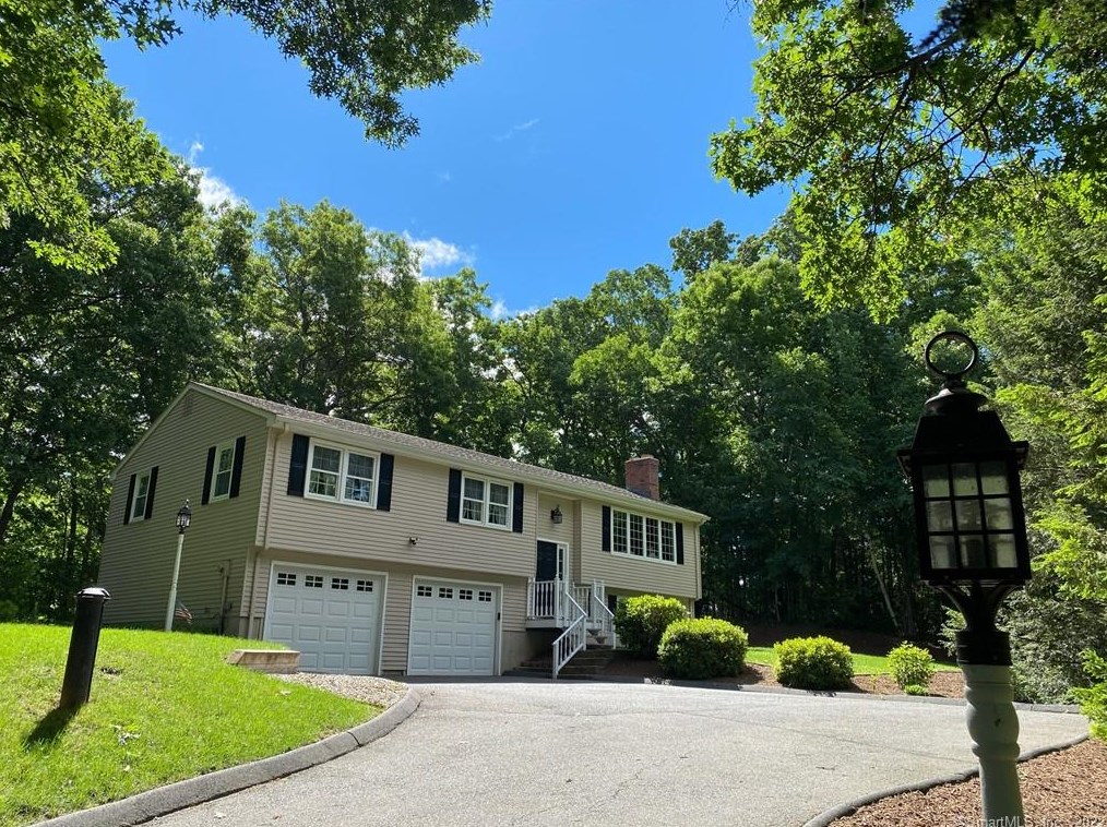 14 Christian Dr, Avon, CT 06001 exterior