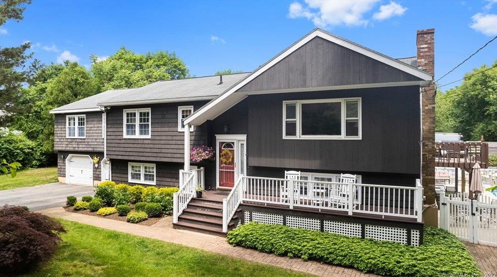 56 Daniels Ave, Waterford, CT 06385