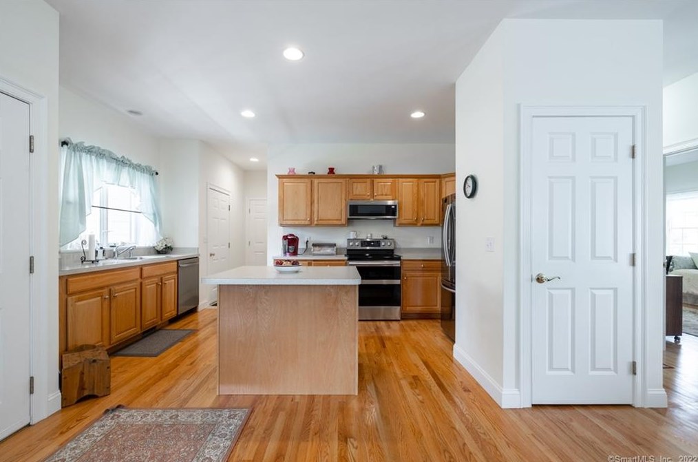32 Buttonwood Rd #32, Hebron, CT 06248