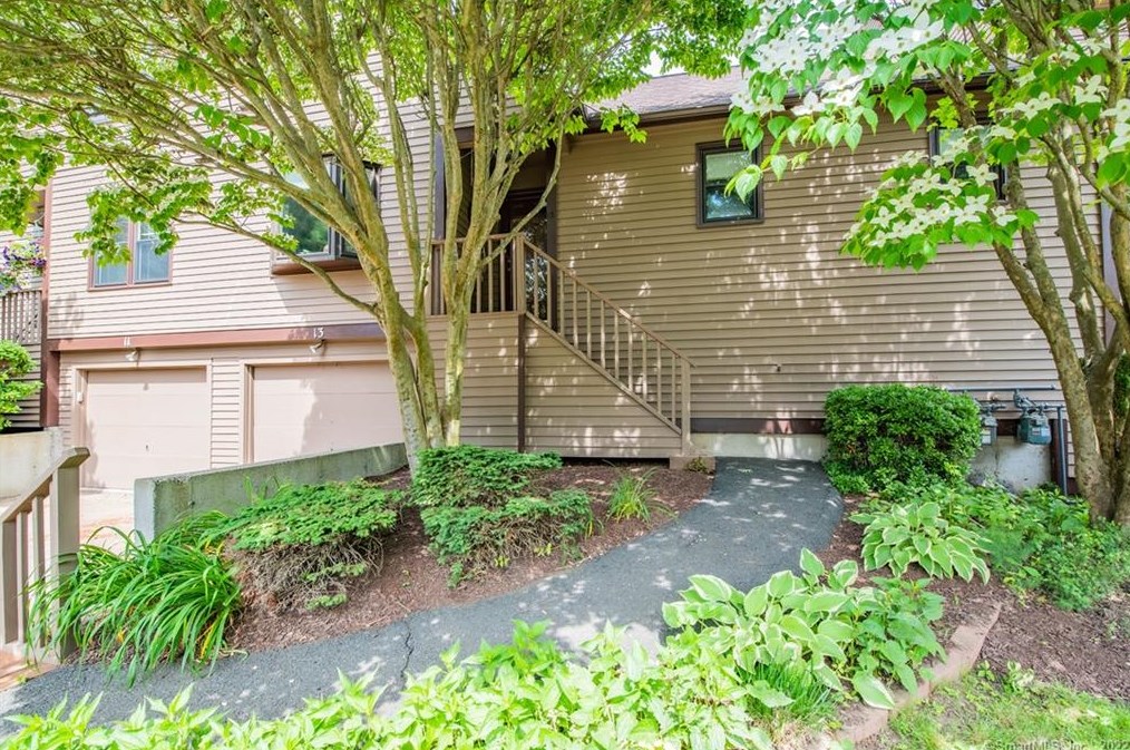 13 Hollow Tree Ln #13, Upper Stepney, CT 06468