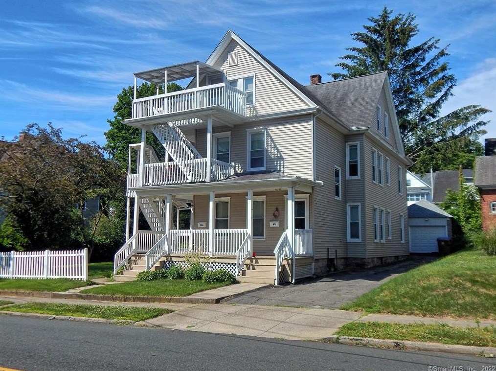 38 Oak Ave, Huntington, CT 06484