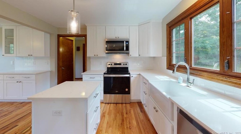 15 Malchiodi Dr, Wallingford, CT 06492
