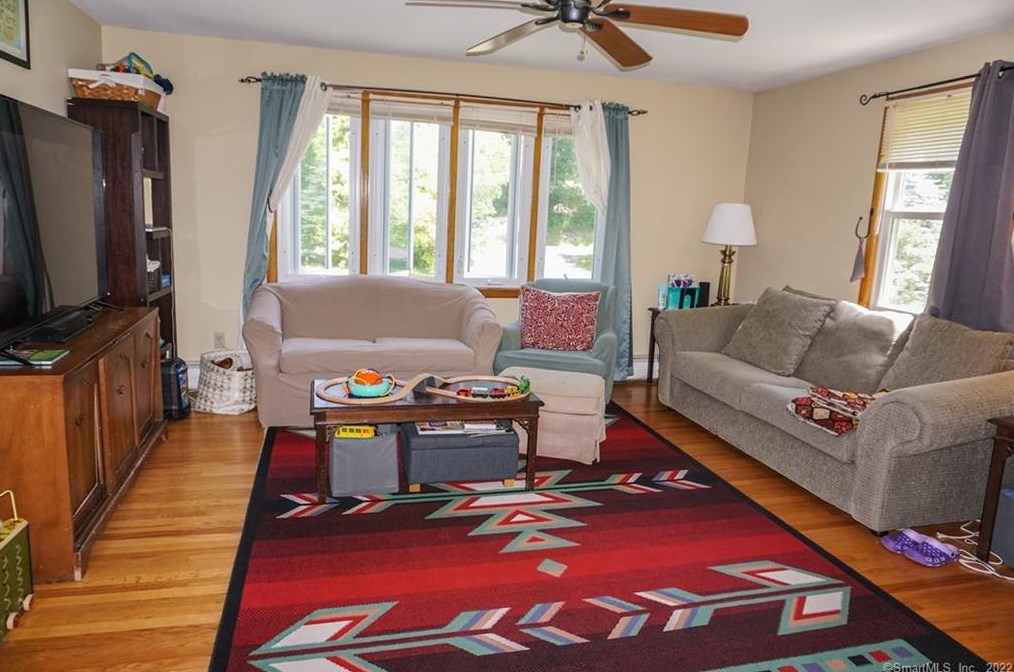 11 Duncaster Rd, Bloomfield, CT 06002