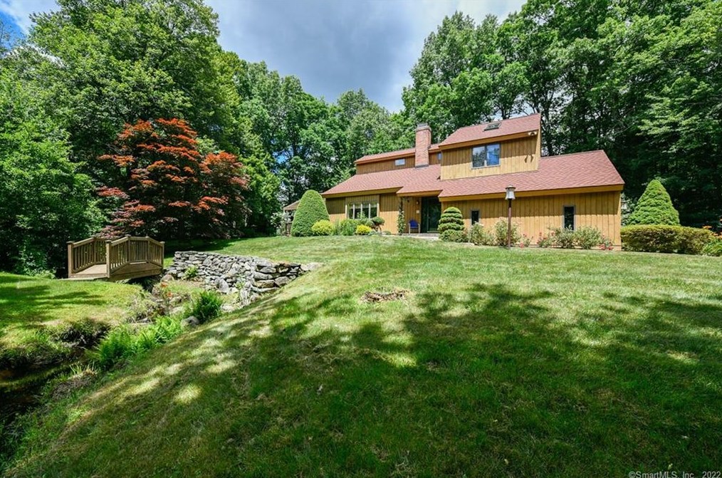8 Heather Ln, Unionville, CT 06013