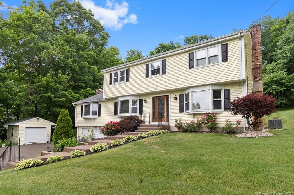 69 Berncliff Dr, Northford, CT 06472