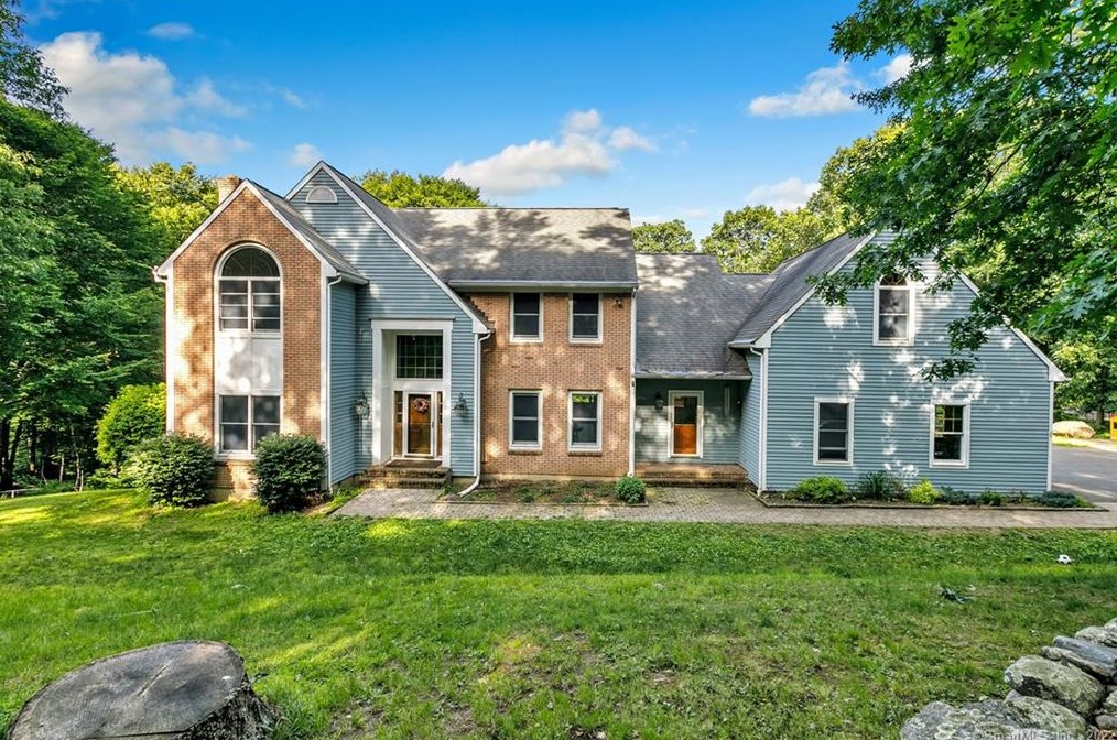 76 Deerwood Dr, Bethlehem, CT 06751