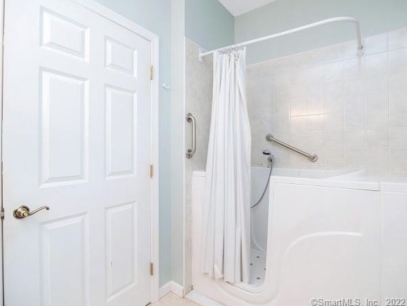 1 Maxwell Dr, Rocky Hill CT  06067-1198 exterior