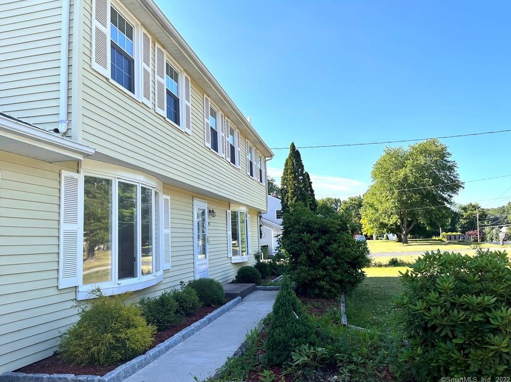 57 Bell St, Glastonbury, CT 06033