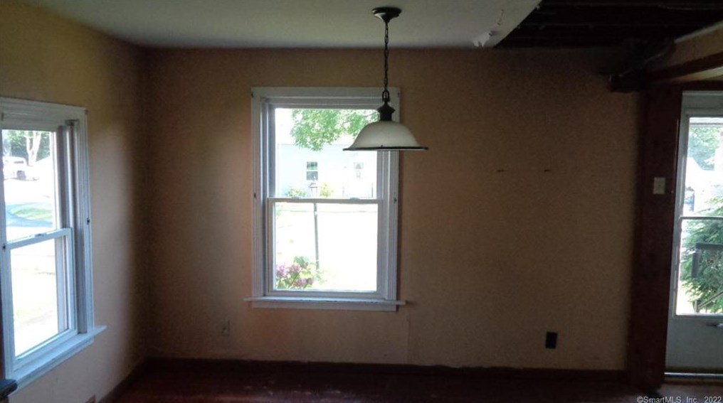 40 Hughes St, Plainville, CT 06062