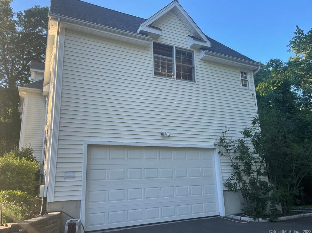 22 Morehouse Ln, Norwalk, CT 06850