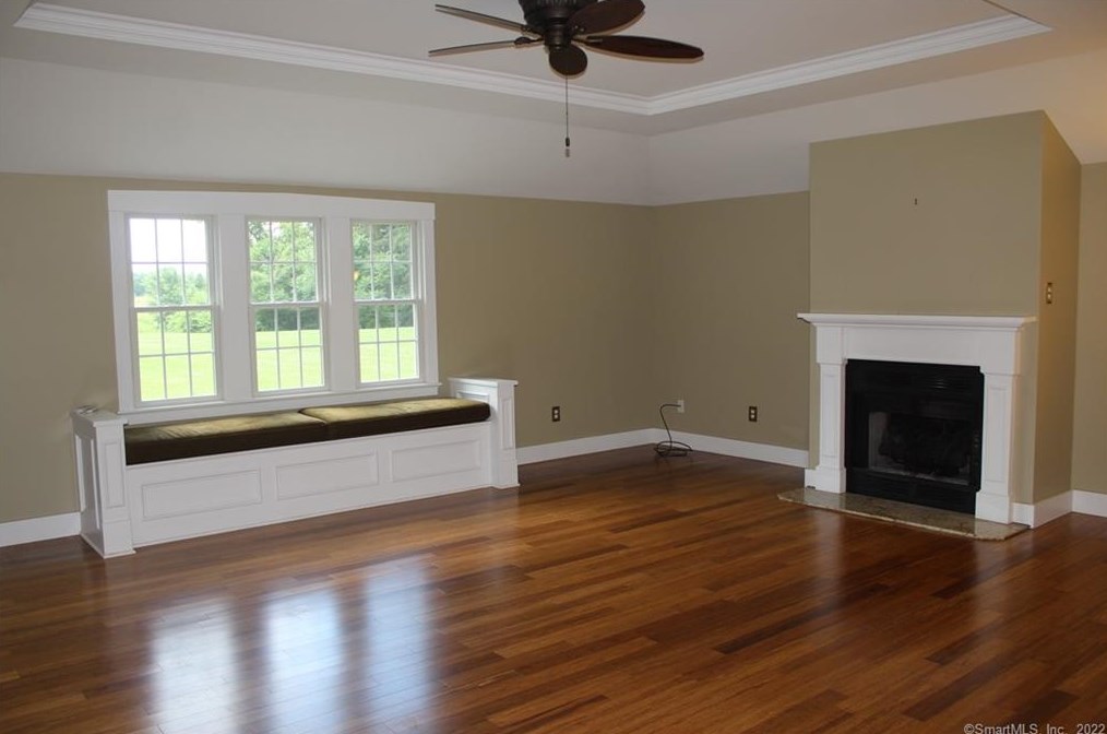 541 South St, Suffield CT  06078-2211 exterior