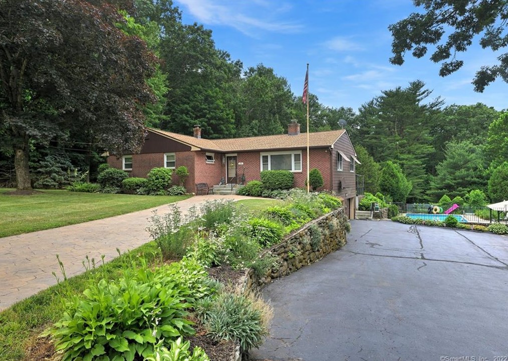 226 Parsonage Hill Rd, Northford, CT 06472