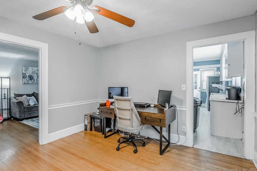 60 Palm St, Hartford CT 06112-1353 exterior