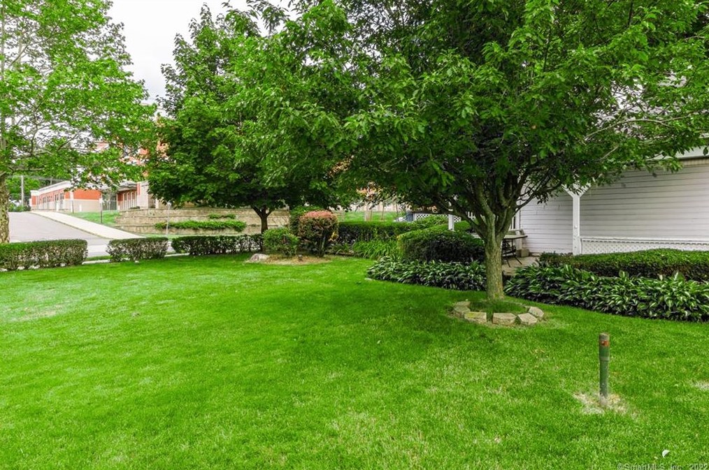 60 Palm St, Hartford CT 06112-1353 exterior