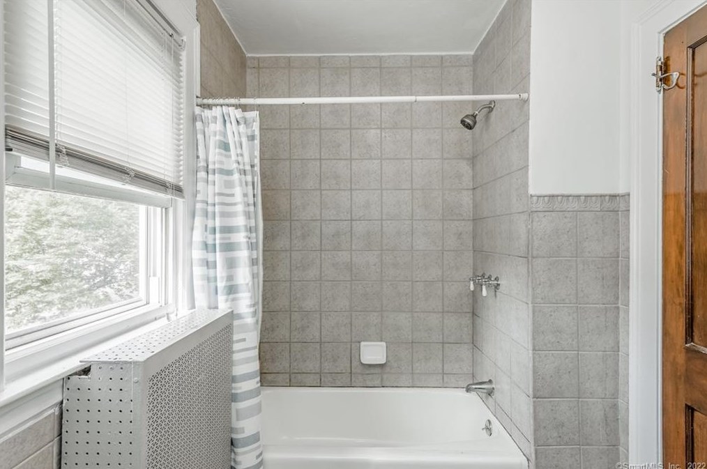 60 Palm St, Hartford CT 06112-1353 exterior