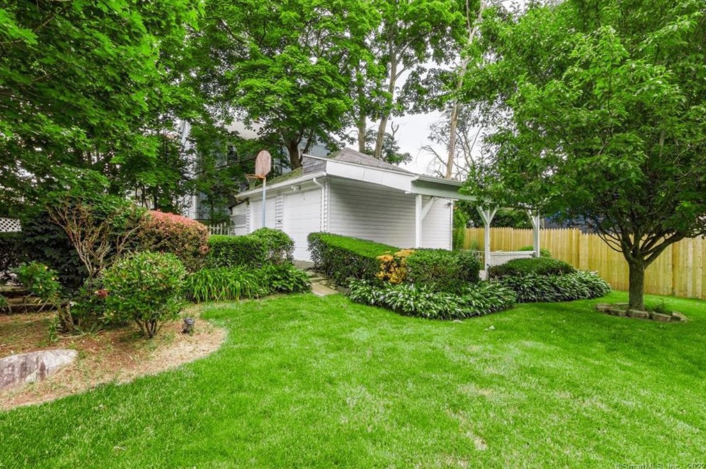 60 Palm St, Hartford CT 06112-1353 exterior