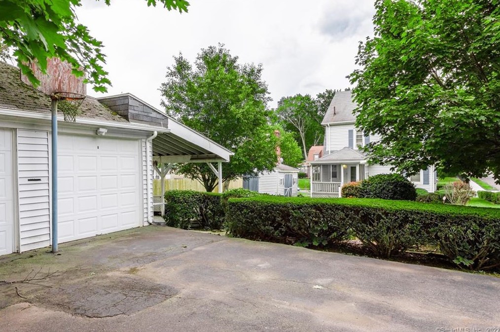 60 Palm St, Hartford CT 06112-1353 exterior