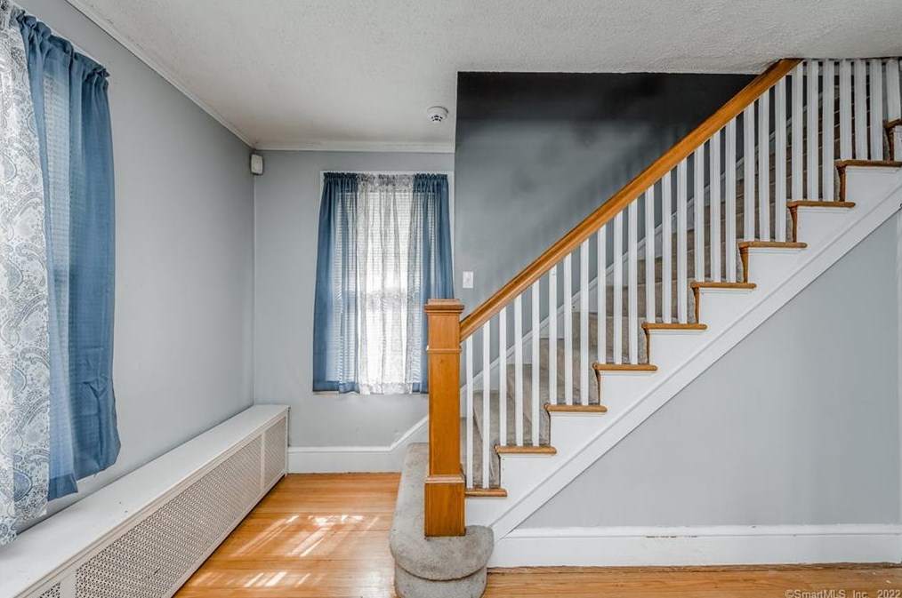 60 Palm St, Hartford CT 06112-1353 exterior