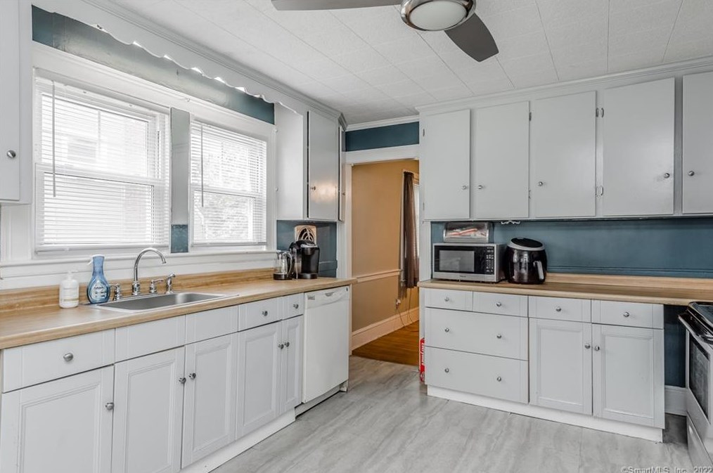 60 Palm St, Hartford CT 06112-1353 exterior