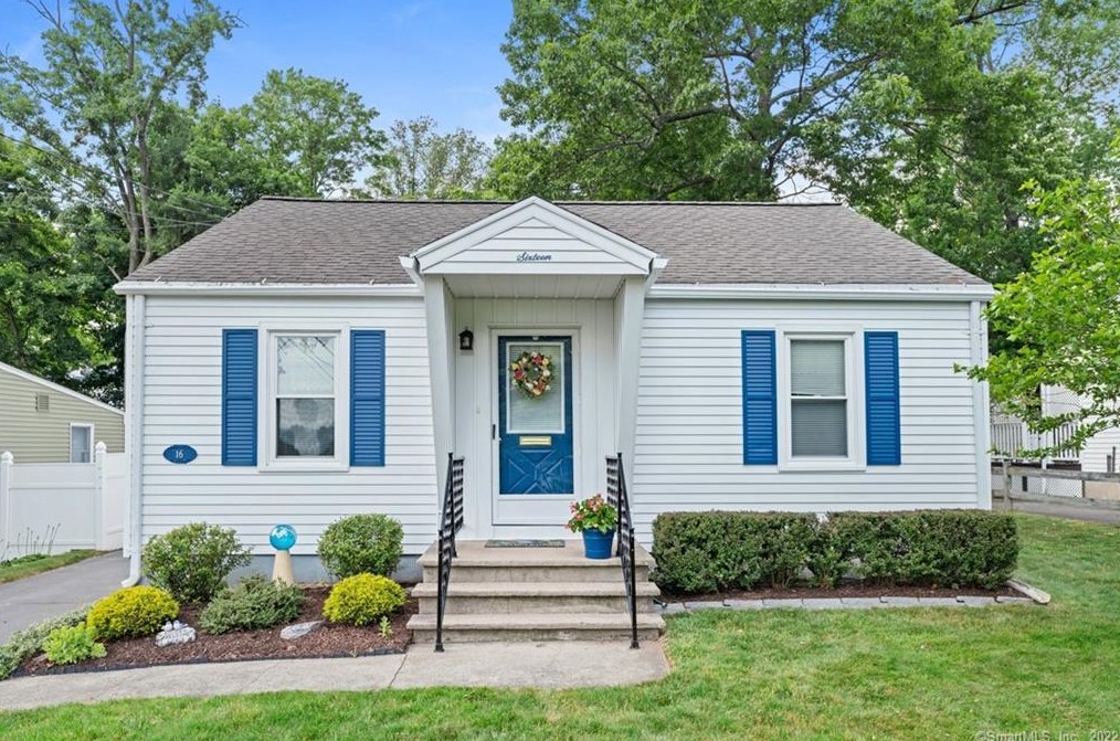 16 Westchester Dr, Bristol, CT 06010