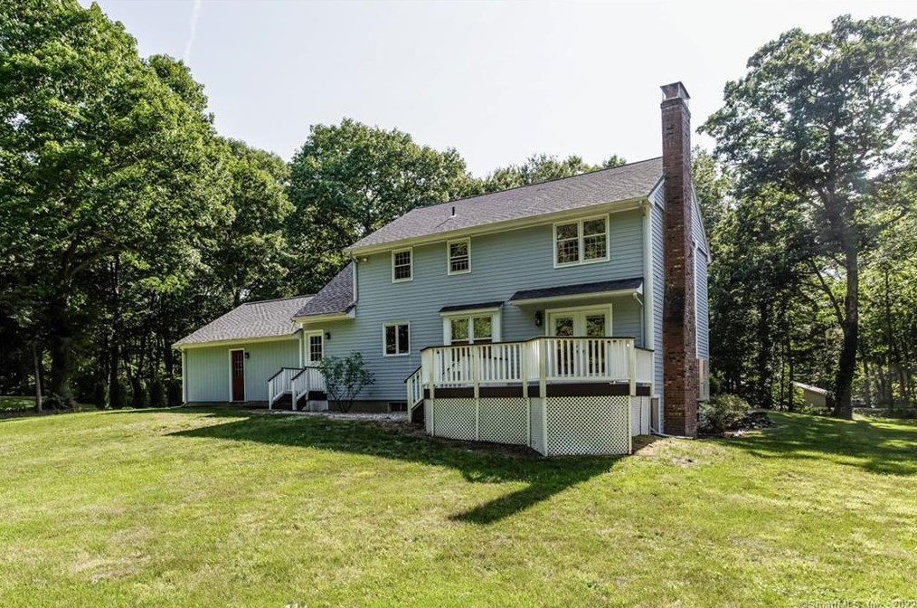 27 West St, Hebron, CT 06248