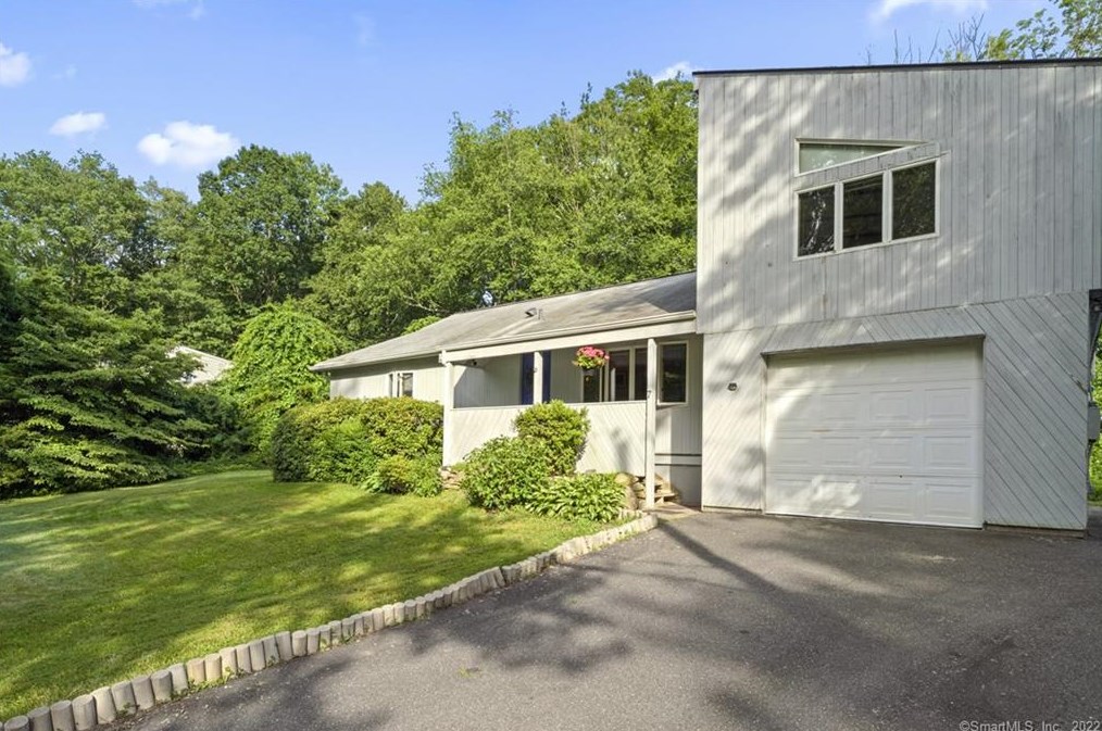 7 Rugby Rd, Huntington, CT 06484