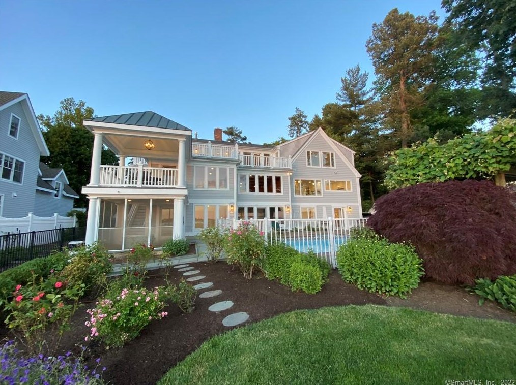 133 Ocean Dr W, Stamford, CT 06902