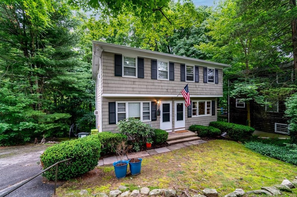 13 E Hills Dr, New Canaan, CT 06840