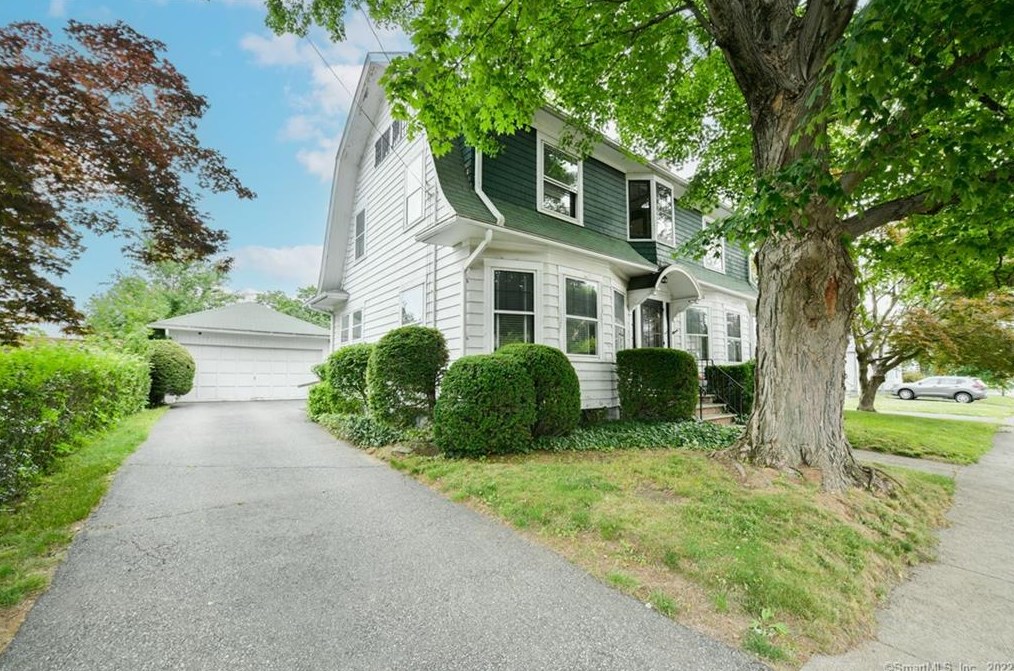 14 Wesley St, Ansonia, CT 06401