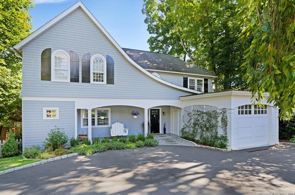 207 Valley Rd, Cos Cob, CT 06807
