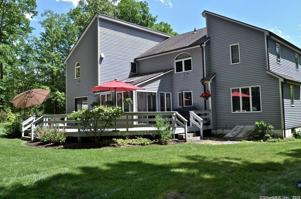 22 Timber Ridge Dr, Simsbury CT  06070-1667 exterior