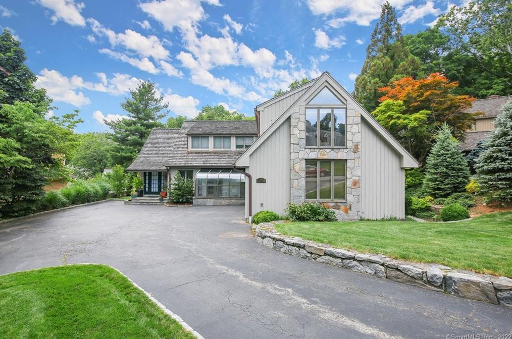 28 Revonah Cir, Stamford, CT 06905