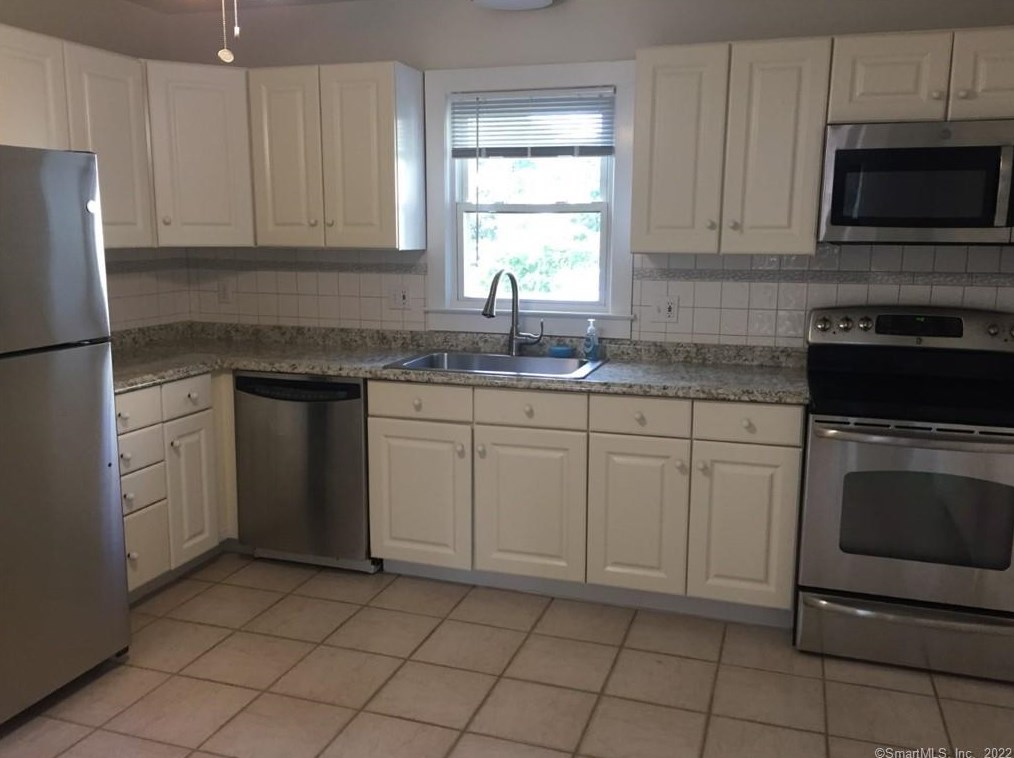 79 Valley Rd, Cos Cob CT  06807-2209 exterior