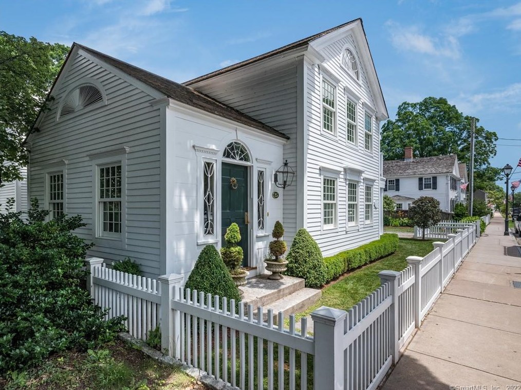 25 Main St, Essex, CT 06426