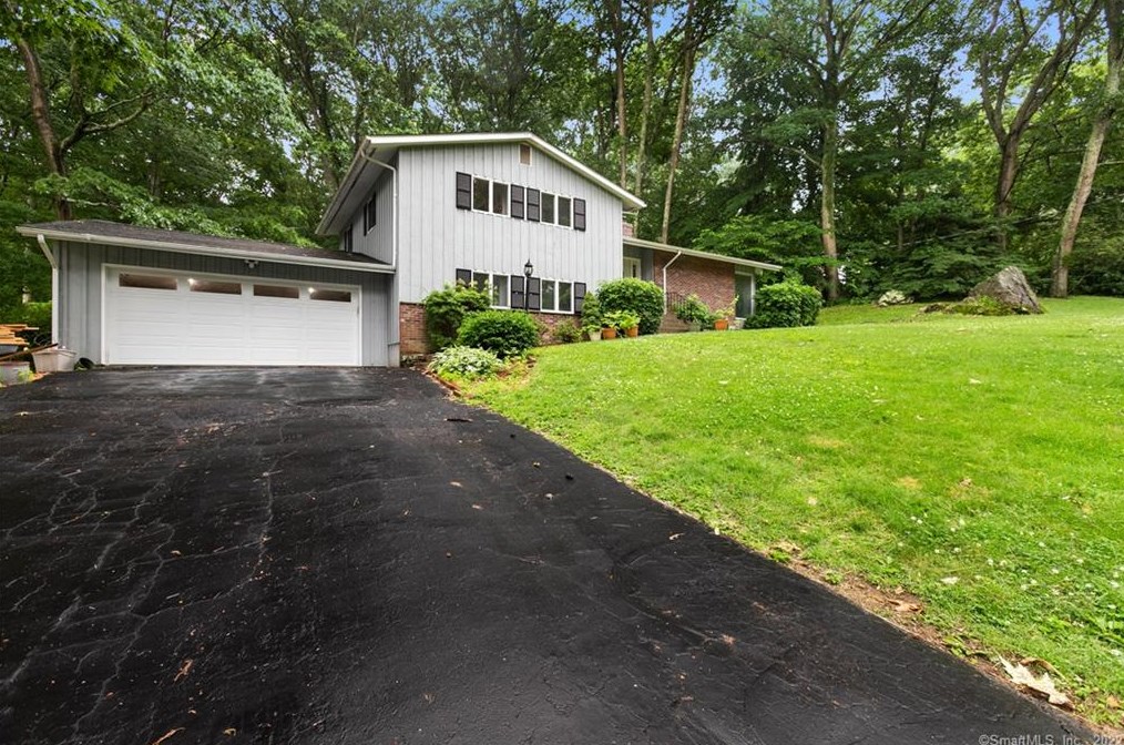 85 Sherwood Ln, Norwich, CT 06360