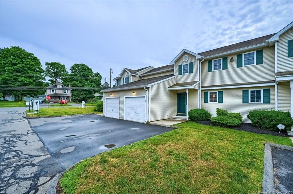 962 S Main St #2, Plantsville, CT 06479
