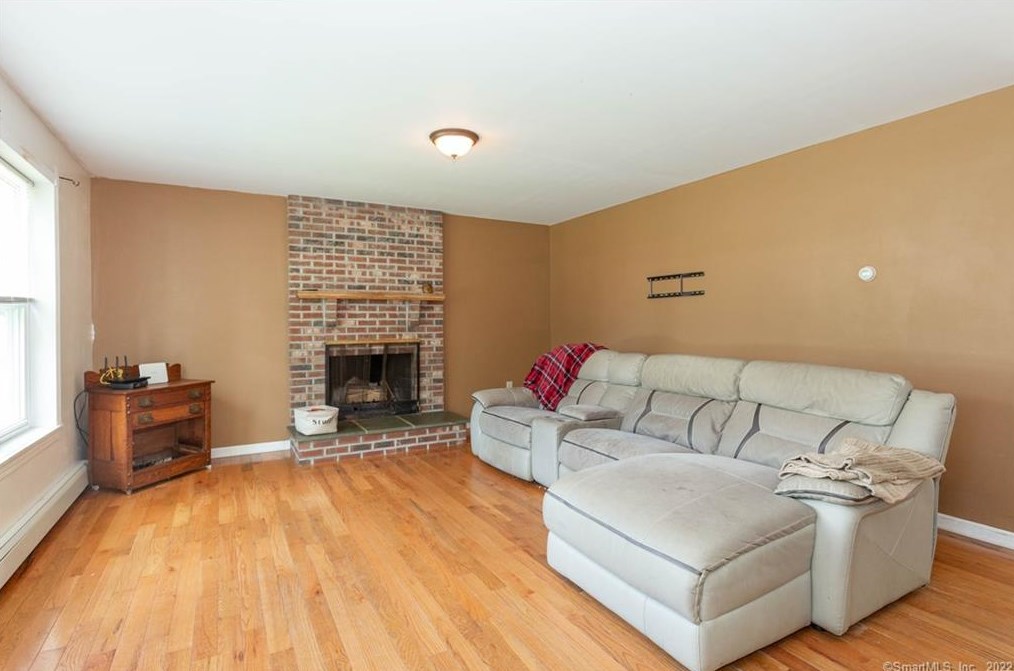118 E Mountain Ave, Winsted, CT 06098