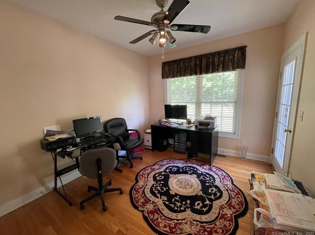 67 Pondview Cir #67, Beacon Falls, CT 06403